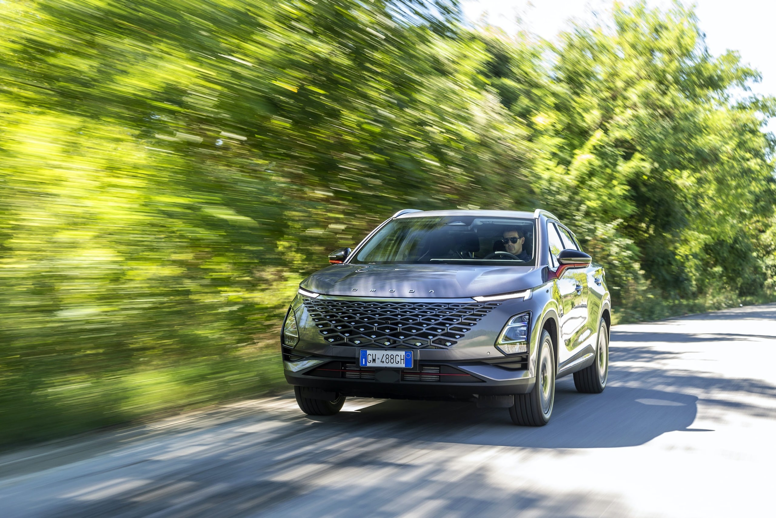 Omoda 5, le foto in azione del Suv cinese dal prezzo speciale