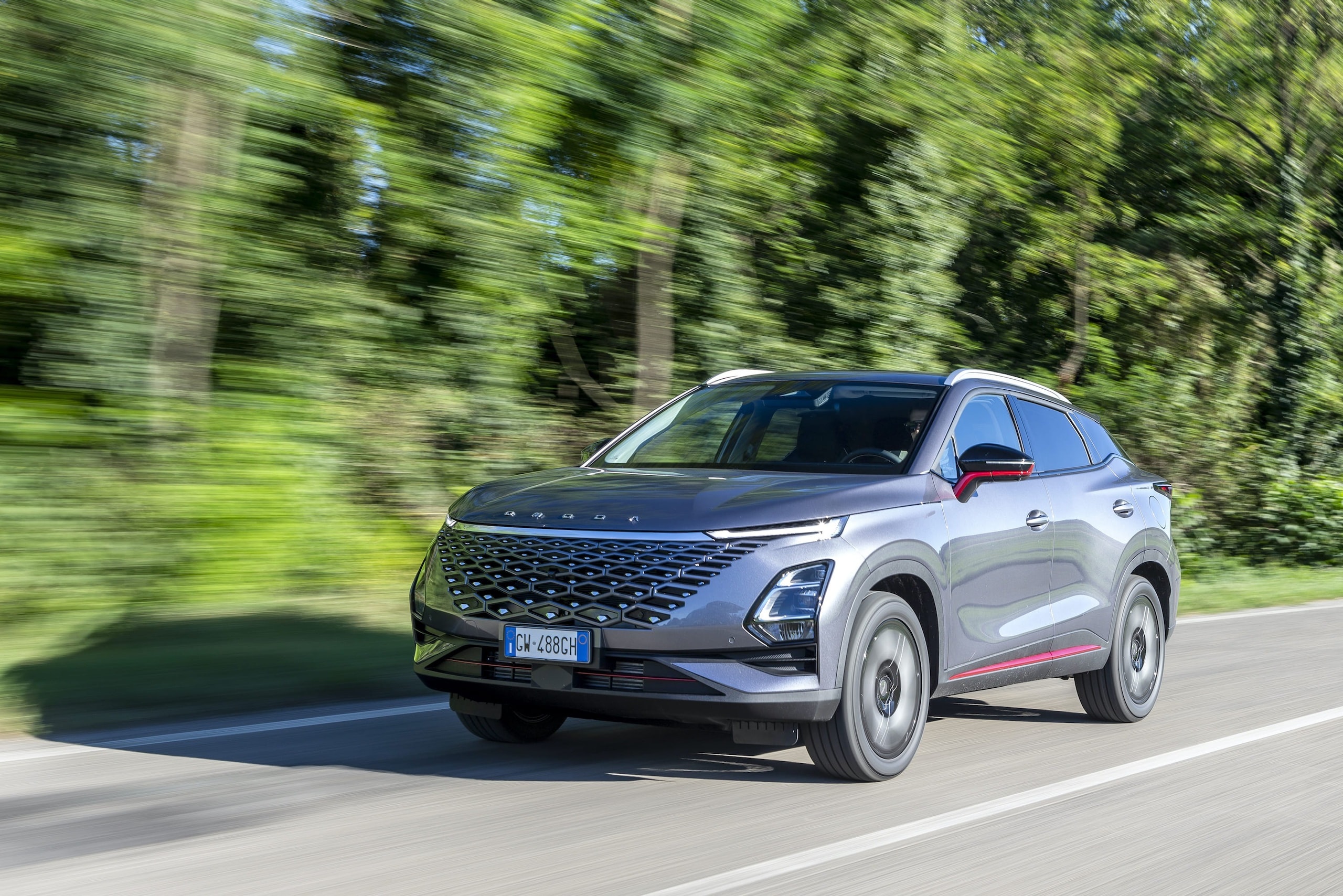 Omoda 5, le foto in azione del Suv cinese dal prezzo speciale