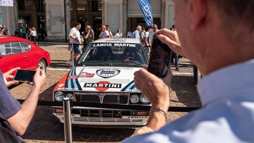 Salone Auto Torino, momenti di paura: auto da rally finisce contro il pubblico