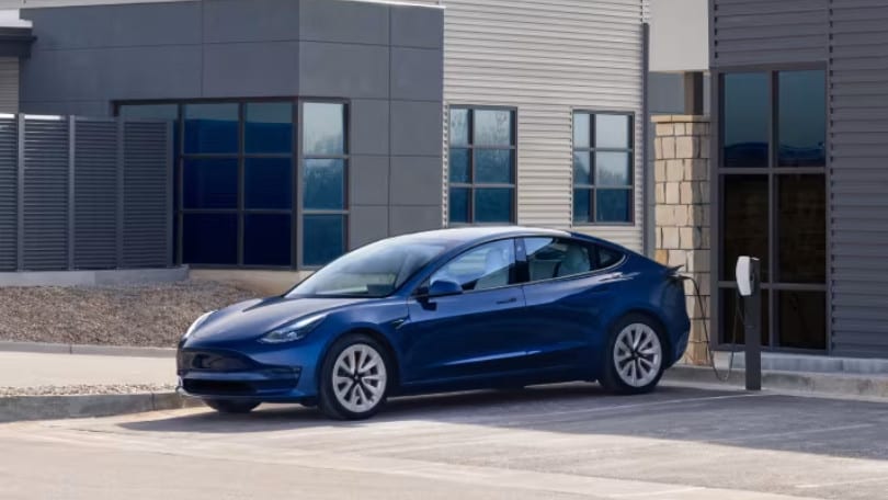 Tesla brevetta la ricarica bidirezionale: sarà presente dal 2025