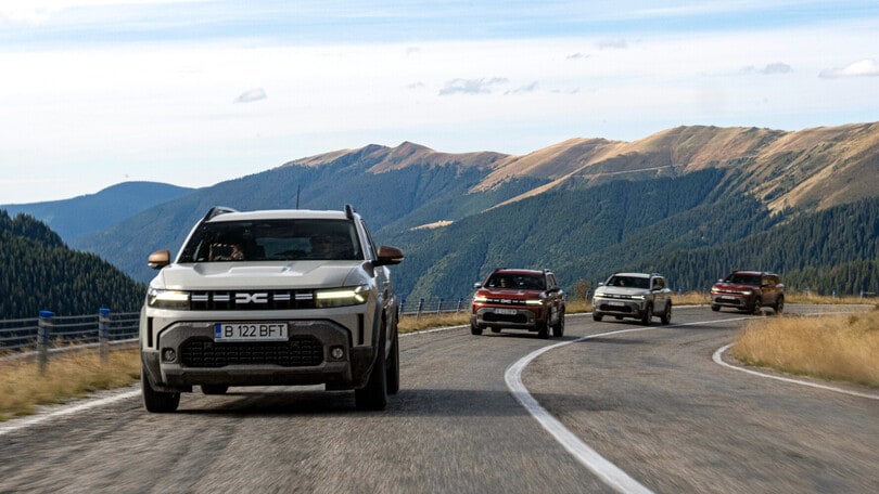 Dacia Duster 2024, in Transfagarasan anche fuori asfalto