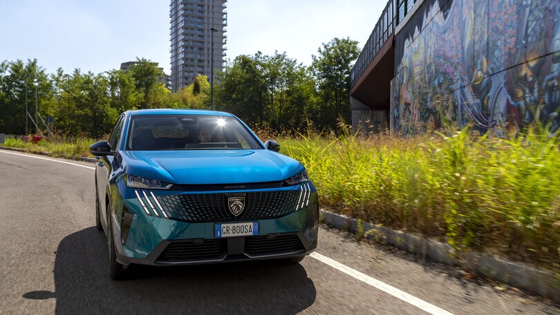 Peugeot 3008 Hybrid, la prova su strada