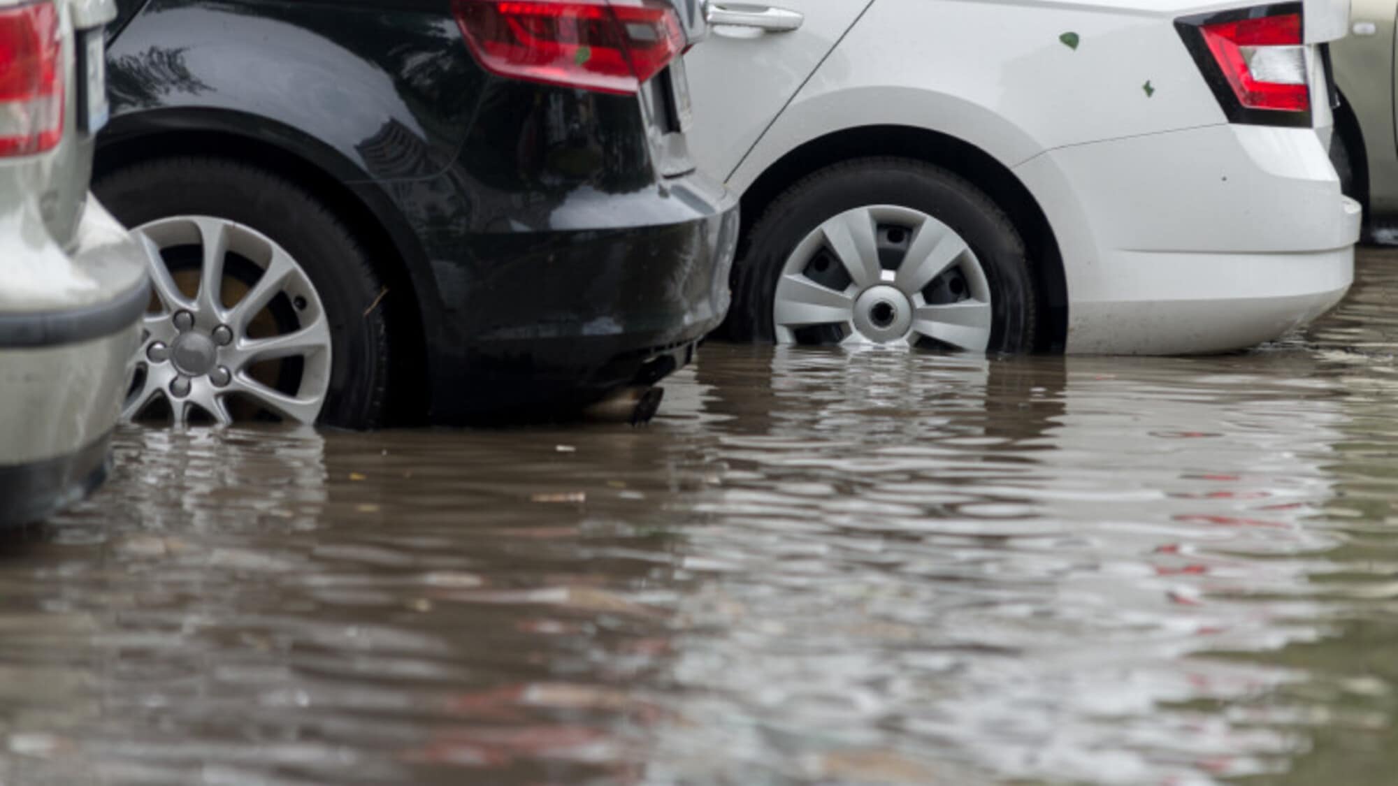 Auto e alluvioni: come riconoscere il danneggiamento da disastro naturale
