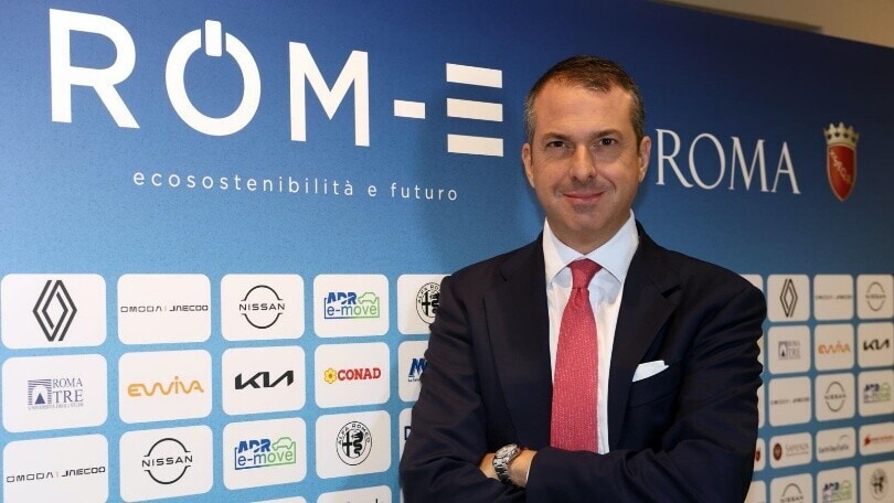 Perché in Italia ci sono così poche auto elettriche? Cosa dice lo studio PwC