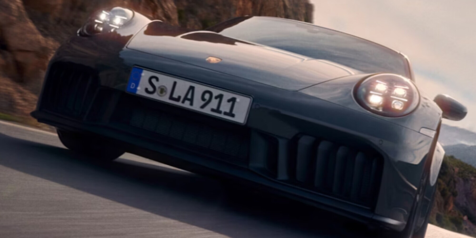 Questa Porsche è ferma da tre mesi in un parcheggio: ecco perché