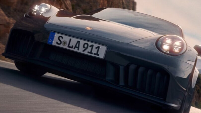 Questa Porsche è ferma da tre mesi in un parcheggio: ecco perché