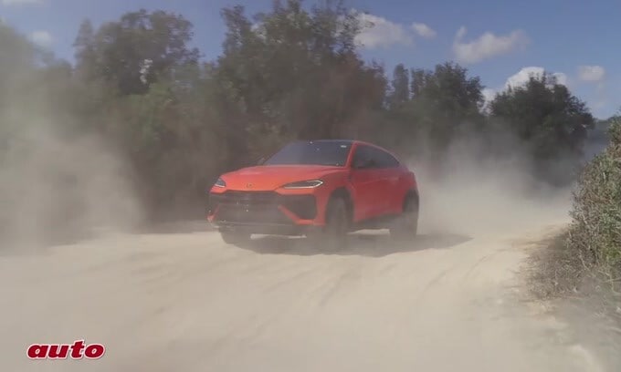 Lamborghini Urus SE: la prova estrema tra sterrato e drifting