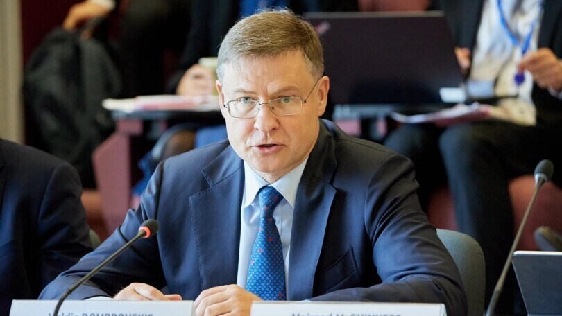 L'Unione Europea tuona: "Serve espandere le colonnine elettriche, non possiamo restare indietro”