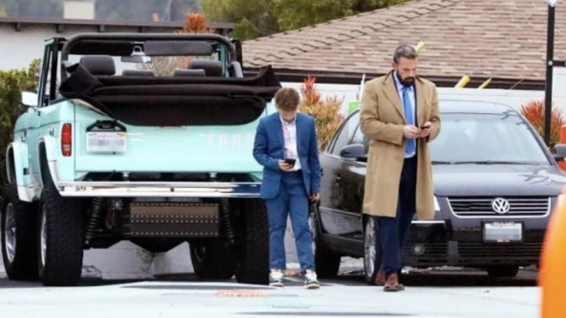 Ben Affleck appiedato: non può contare nemmeno sul suo pick up elettrico