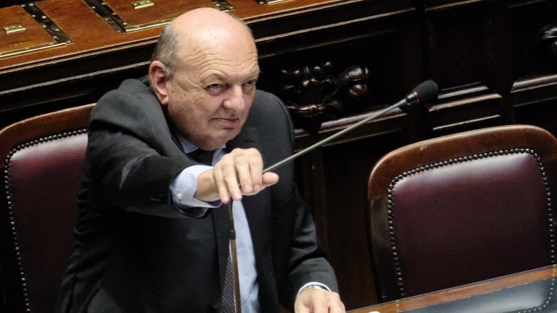 Auto elettriche 2035, il ministro Pichetto: “L'Ue ha detto un'idiozia”
