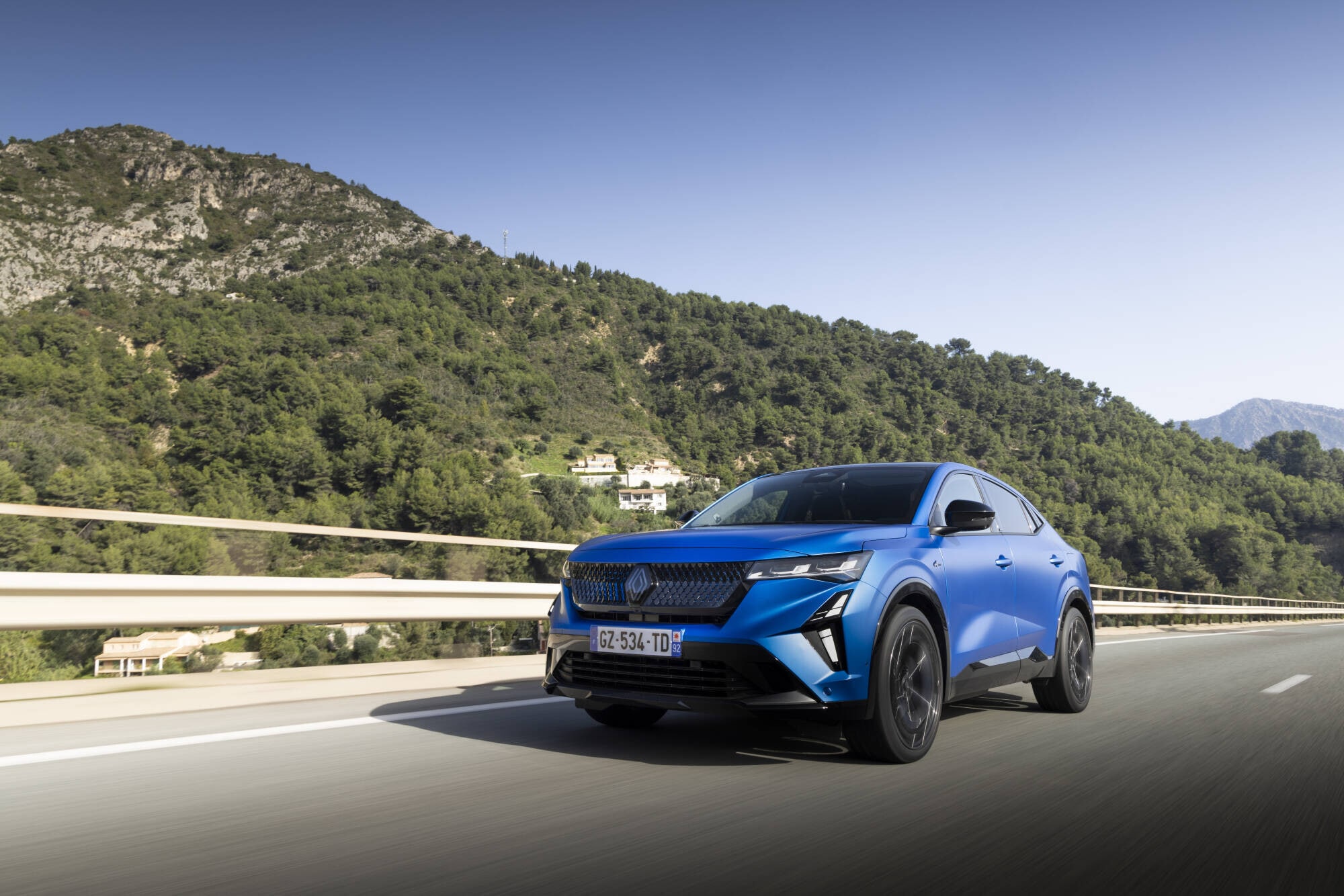 Renault Rafale E-Tech 4x4 300, il test