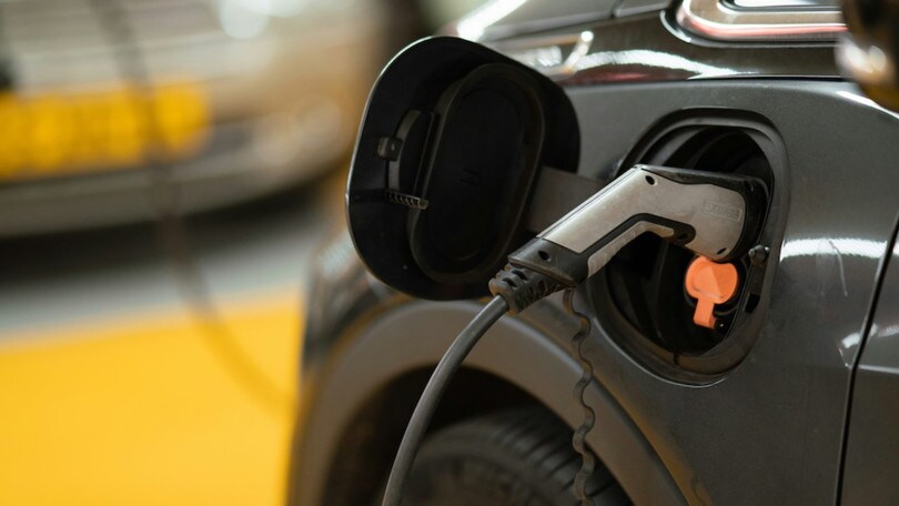 Auto elettriche, l’allarme Acea: “Necessaria un’azione urgente”