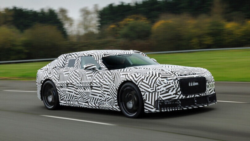 Nuova Jaguar GT avvistata su strada