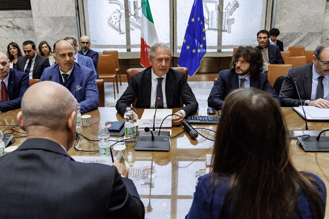 Tavolo Stellantis, Urso: "Raddoppiamo la disponibilità del fondo automotive"
