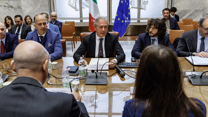 Tavolo Stellantis, Urso: "Raddoppiamo la disponibilità del fondo automotive"