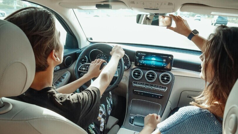 Per un italiano su due non è pericoloso superare i limiti di velocità: lo studio