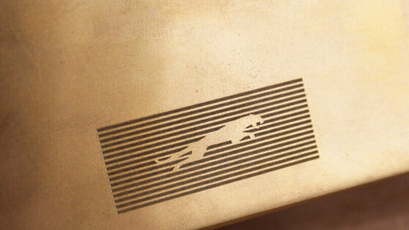 Jaguar cambia logo: l'iconico giaguaro si trasforma