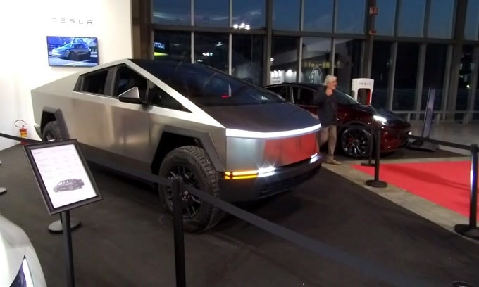 Tesla Cybertruck, la modalità party in azione