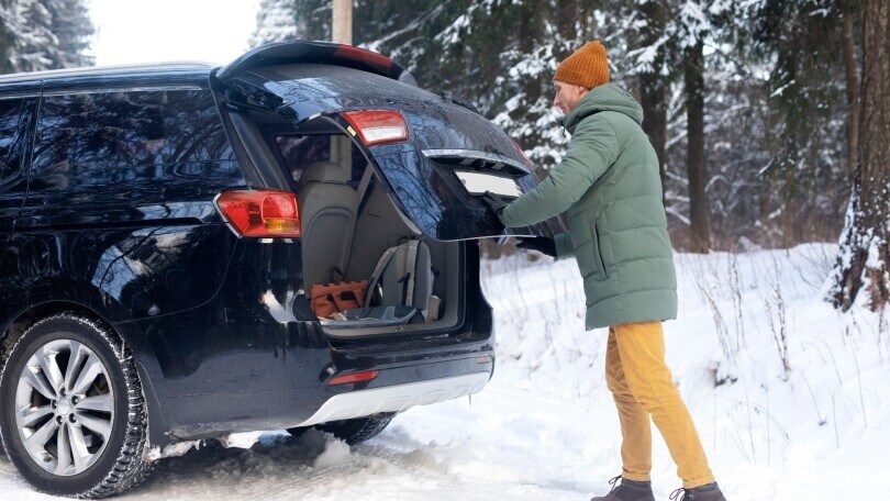 Gelo e neve in strada? Ecco come guidare in sicurezza