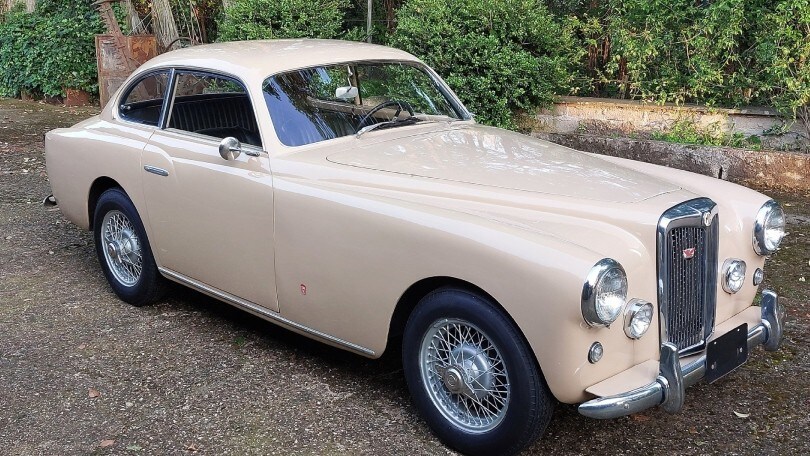 Gemma per collezionisti: all'asta una MG TD Arnolt con carrozzeria Bertone
