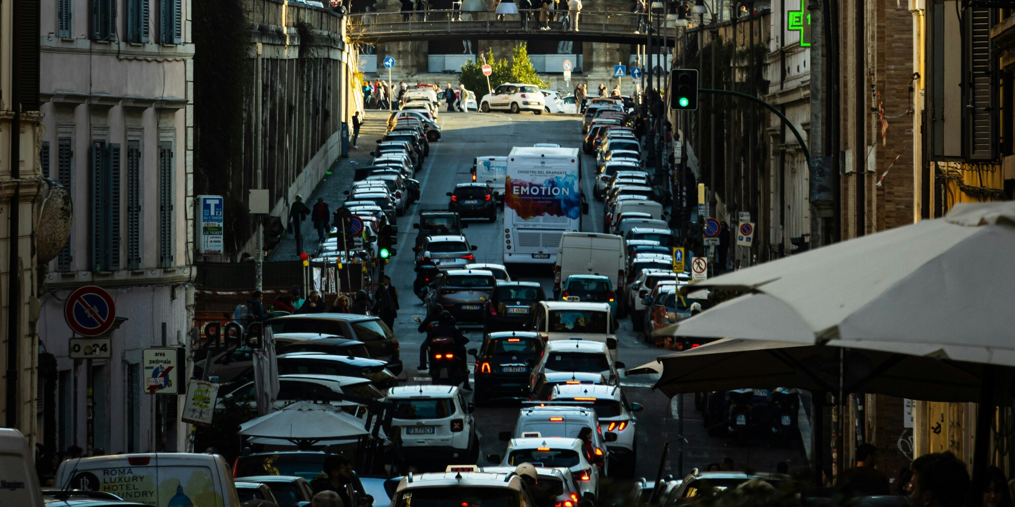 Le auto sono ancora il mezzo preferito dagli italiani