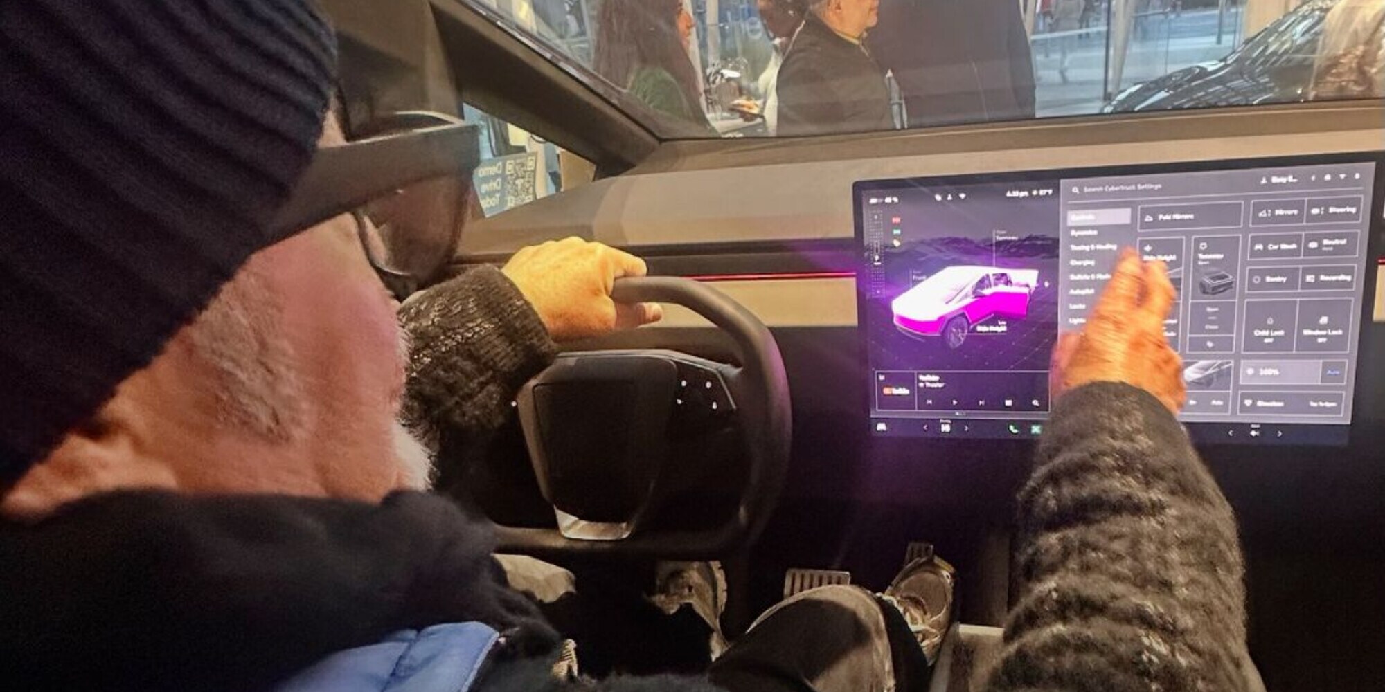 Vasco Rossi polemico influencer su Cybertruck e su Musk