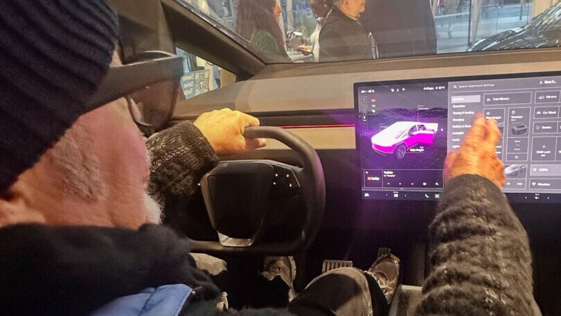 Vasco Rossi polemico influencer su Cybertruck e su Musk