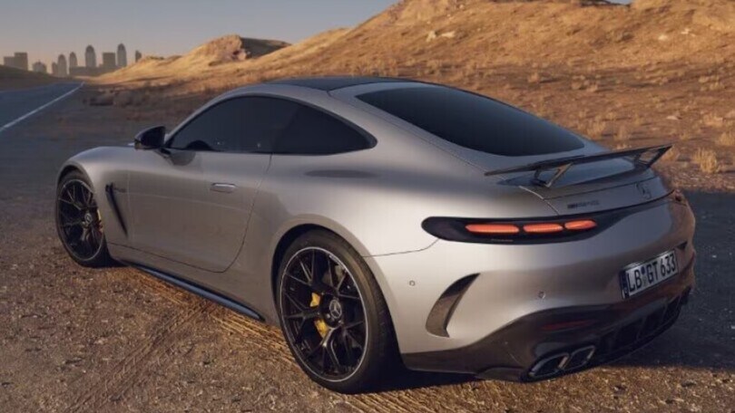 Mercedes sviluppa la vernice che ricarica le auto grazie al sole