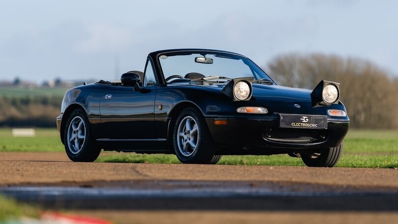 Mazda MX-5, la NA che diventa EV con il kit: pregi e difetti