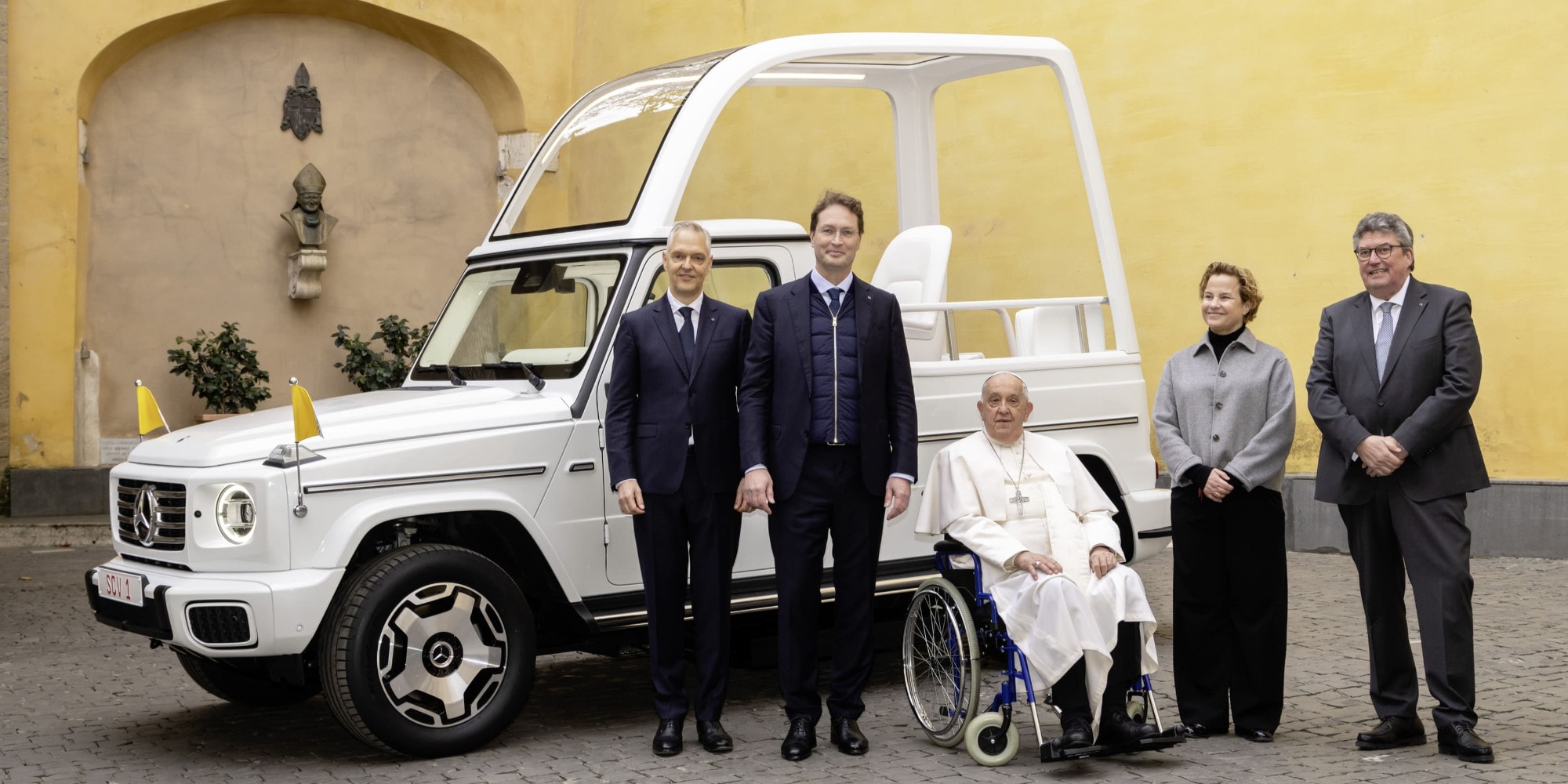 La Papamobile green, una Mercedes Classe G elettrica per Francesco
