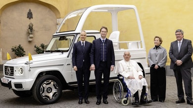 La Papamobile green, una Mercedes Classe G elettrica per Francesco