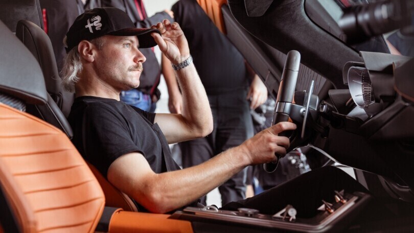 Valtteri Bottas mette “sotto torchio”  l'Alfa Romeo 33 Stradale