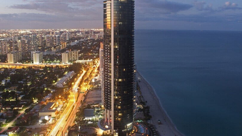 A Miami scatta l'allarme: la Porsche Design Tower sta sprofondando