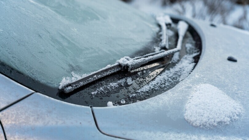 Freddo e neve in auto? Ecco i 6 accessori top per guidare in sicurezza