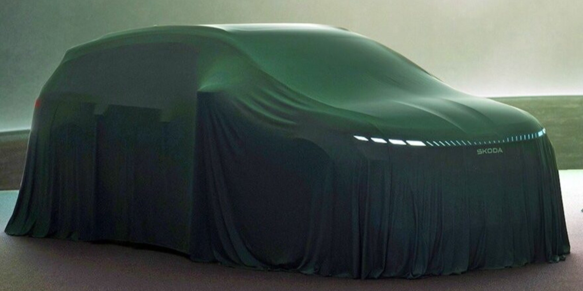 Skoda Enyaq 2025, restyling con design audace e tecnologia