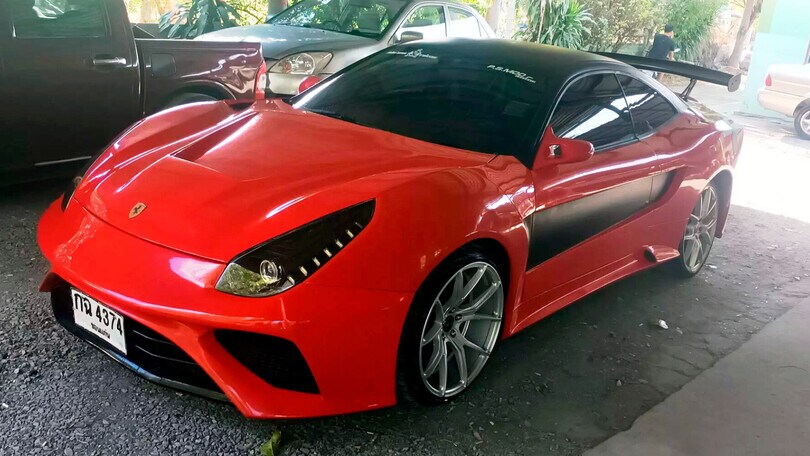 La Toyota Celica che si crede una Ferrari F12