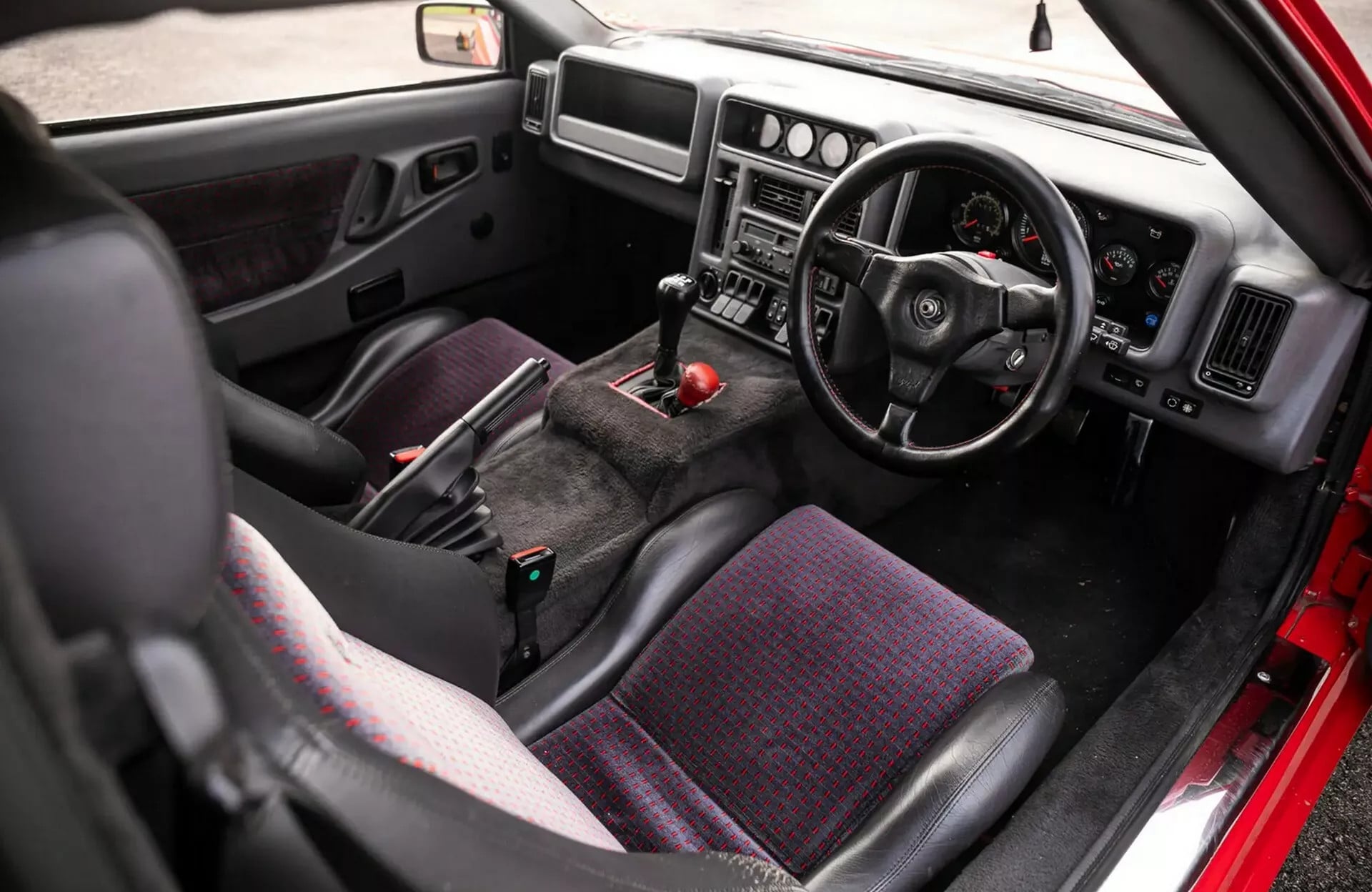 La rarissima Ford RS200 S all'asta da Iconic Auctioneers