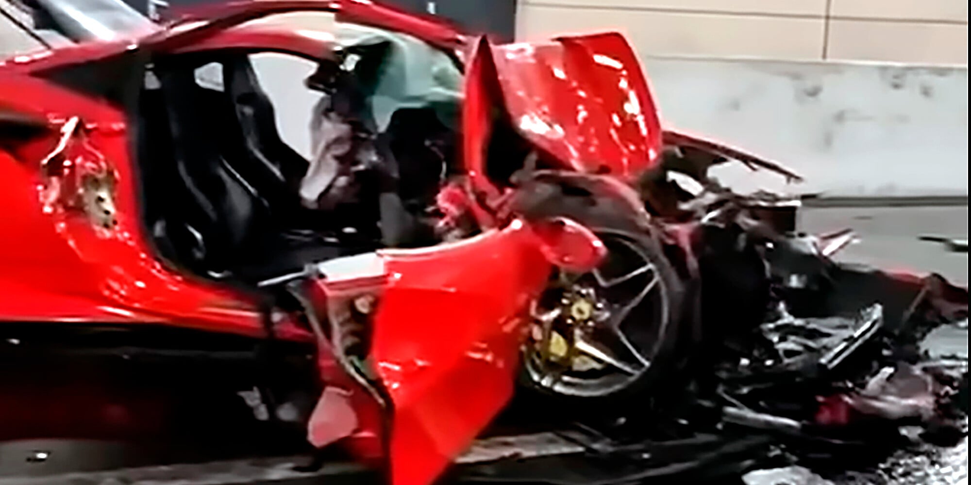 Ferrari F8 distrutta a Montecarlo, 300mila euro in fumo