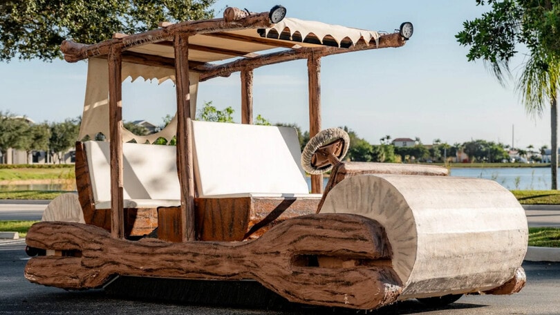 L'auto dei Flintstones è all'asta: è elettrica e costa come una city car