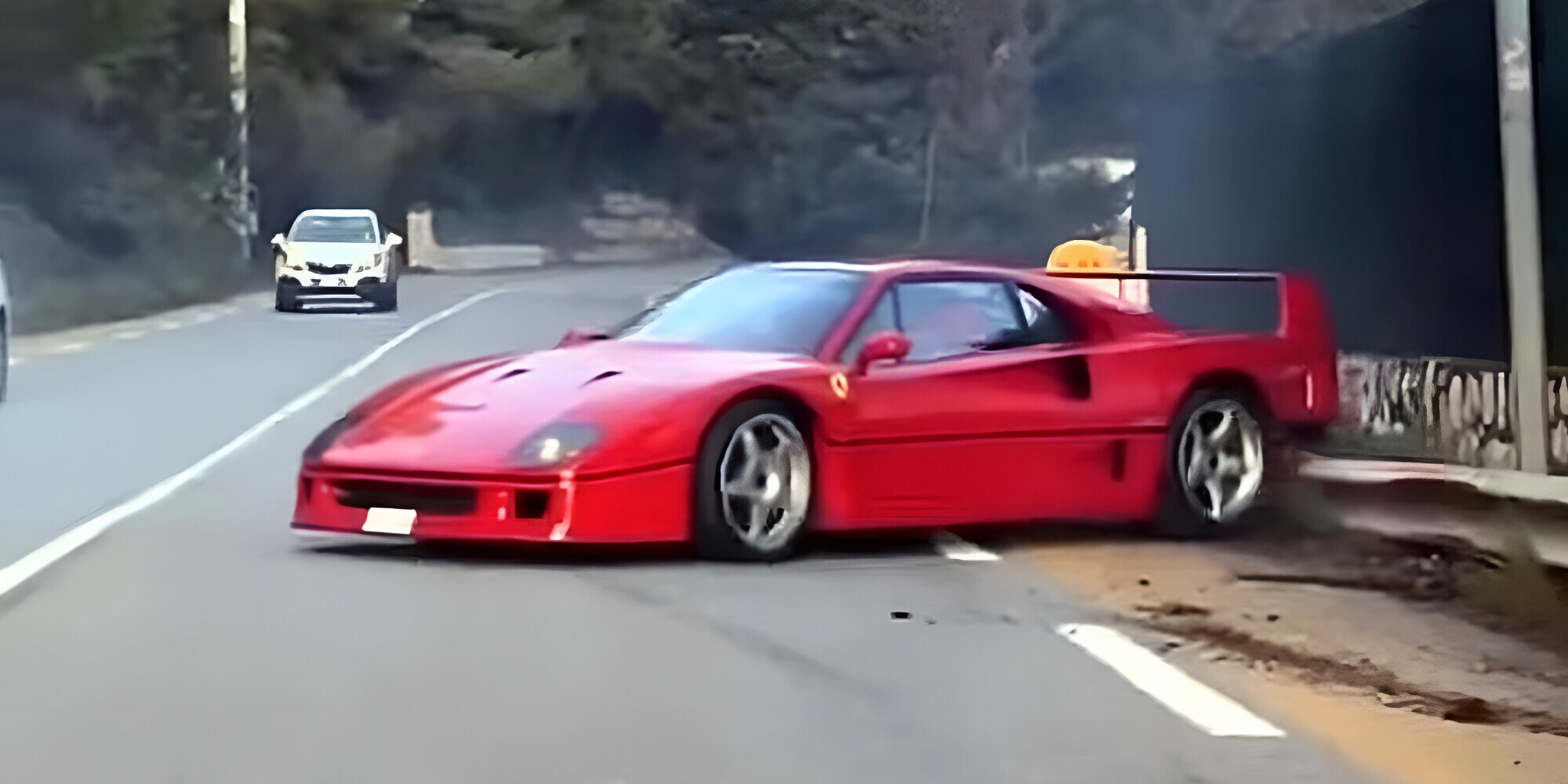 Qualcuno ha schiantato la Ferrari F40 di Lando Norris! VIDEO