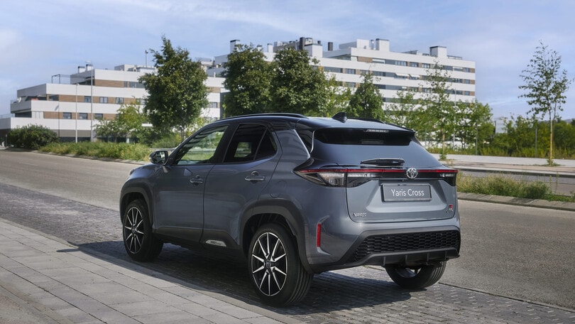 Yaris Cross 2025, la regina di vendite Toyota si aggiorna