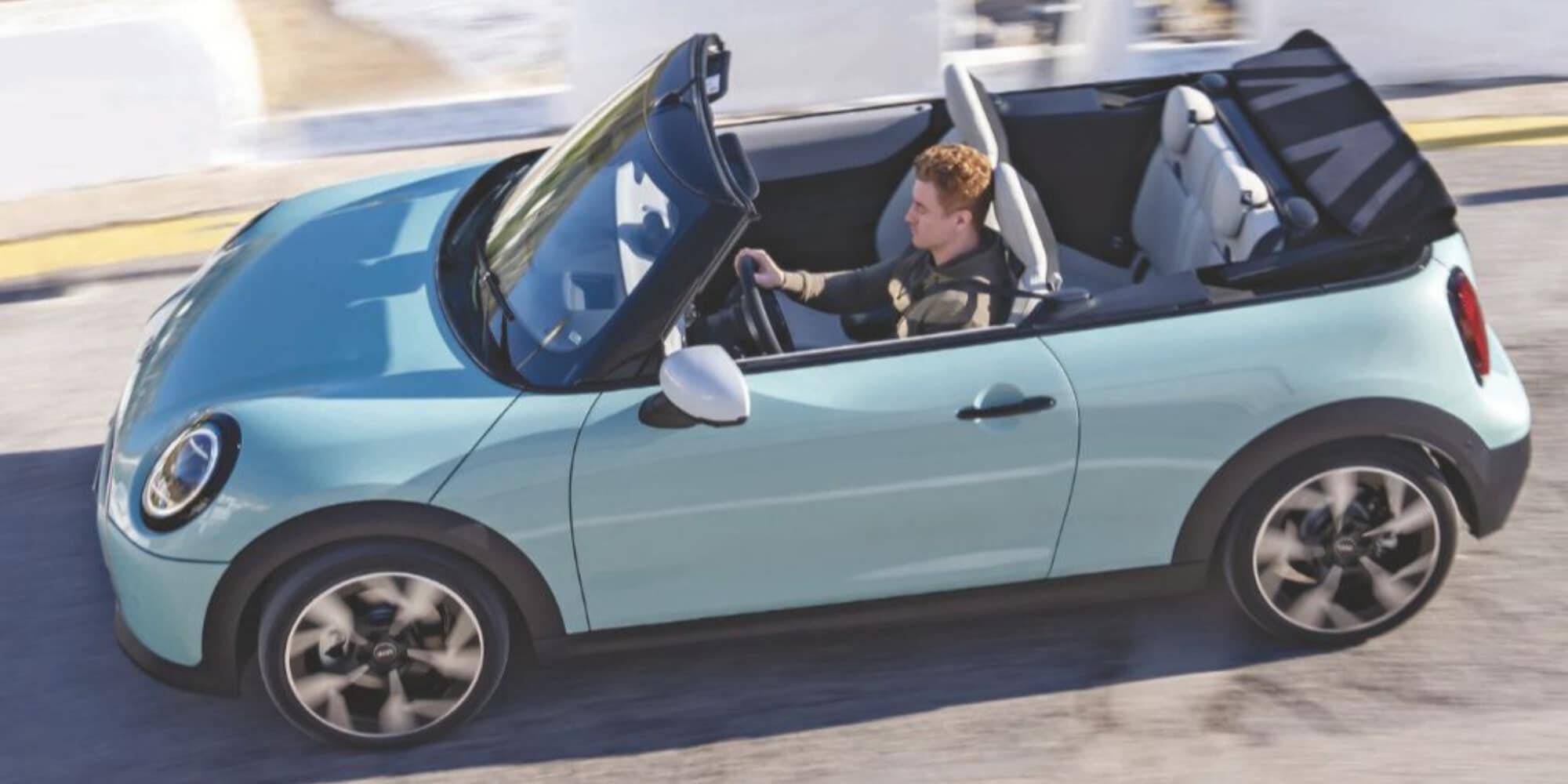 Sul nuovo numero di Auto: Mini Cooper Cabrio, go kart scoperto