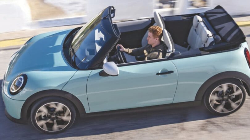 Sul nuovo numero di Auto: Mini Cooper Cabrio, go kart scoperto