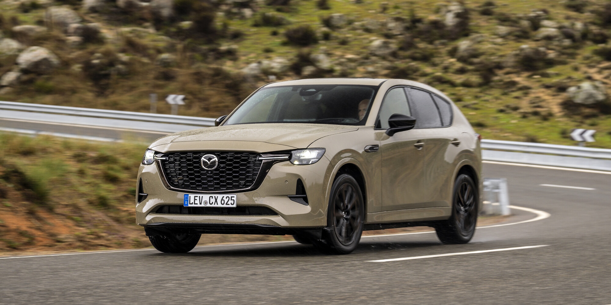 Prova Mazda CX-60 2025, efficienza e piacere di guida