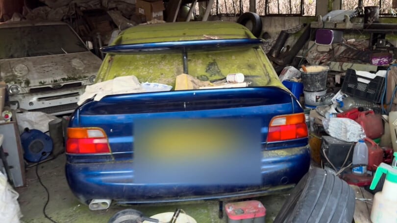 Trovate due incredibili Ford Escort RS Cosworth abbandonate in un fienile