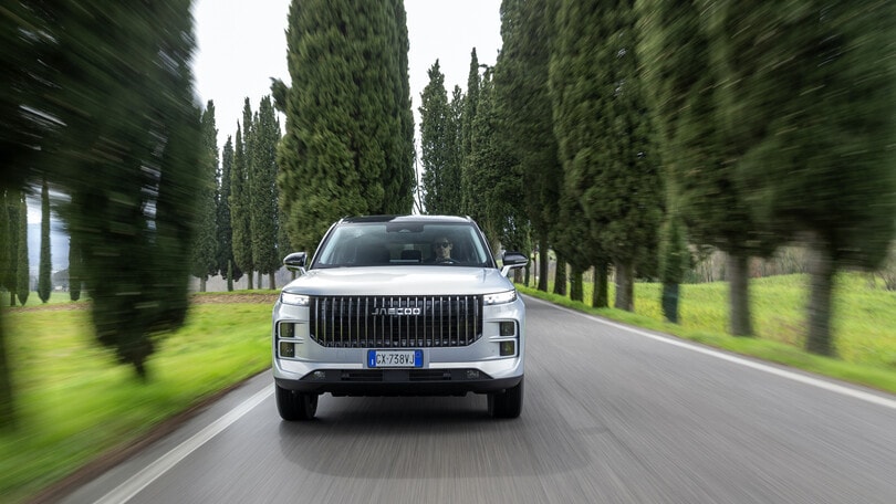 Jaecoo 7, perché conviene l’auto plug-in hybrid