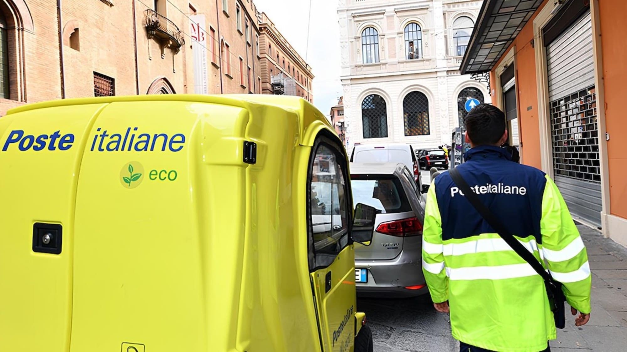 Multe notificate a casa, più care con l'aumento delle tariffe di Poste