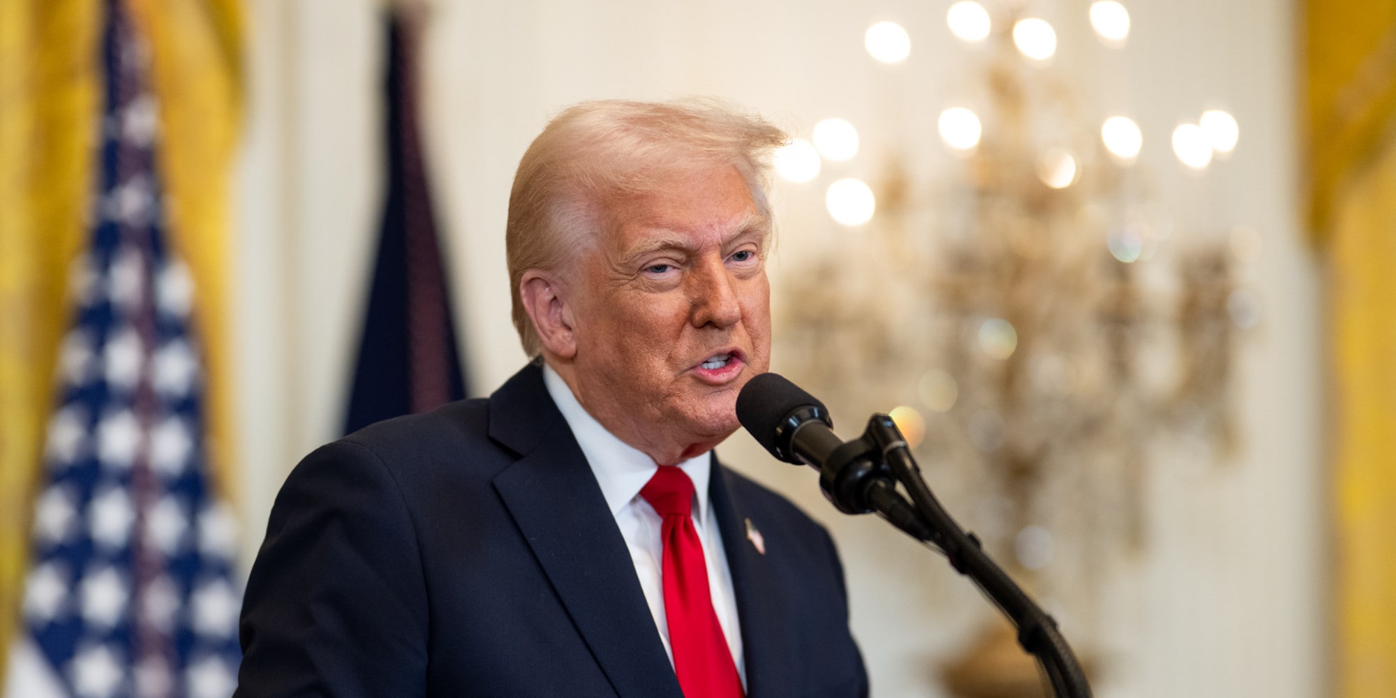 Trump incontra Elkann: i dazi non si toccano, le norme USA sulle emissioni sì