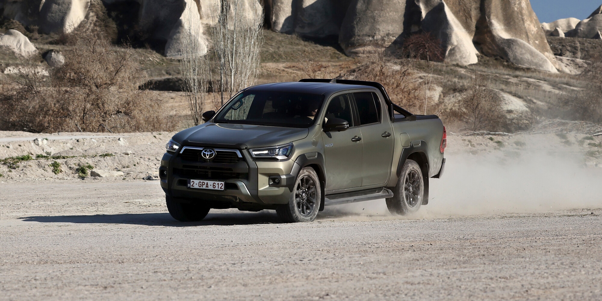 Toyota Hilux, pick-up inarrestabile e anche ibrido