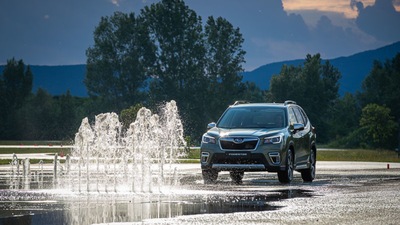Subaru Forester e-Boxer: le foto